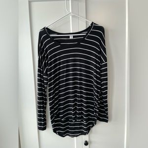 Long sleeve black and white stripe tshirt